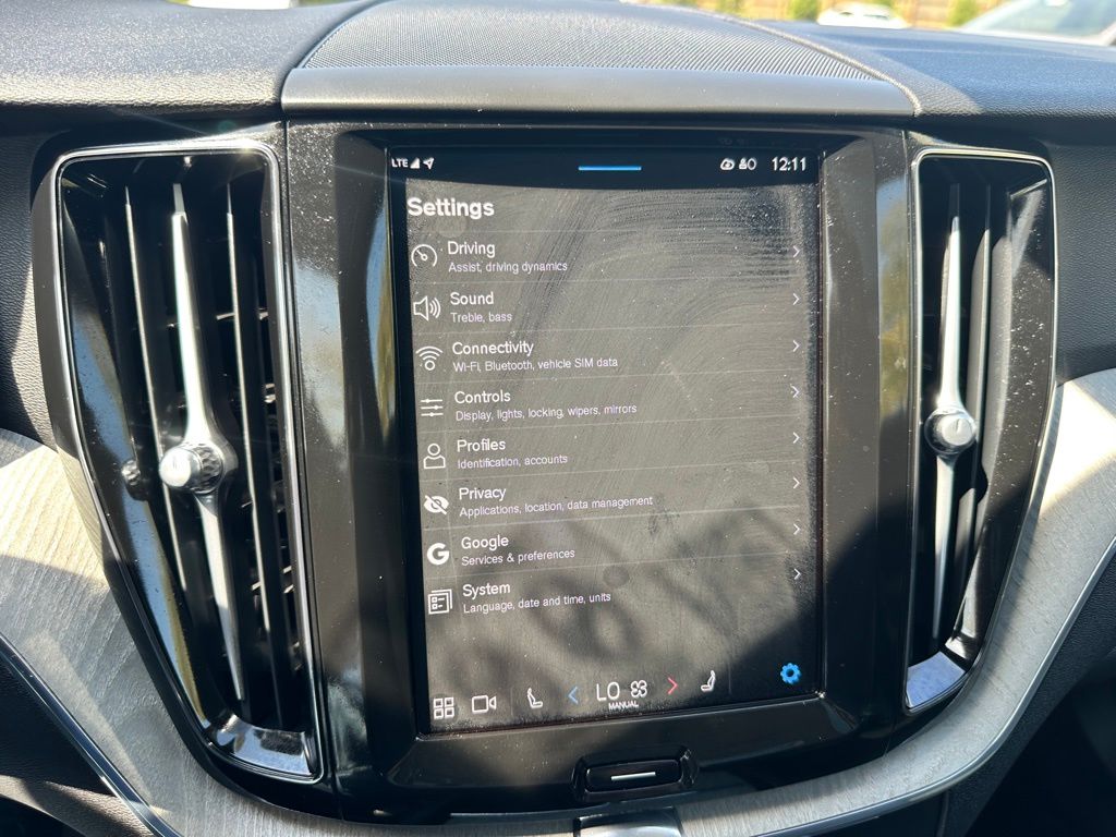2025 Volvo XC60 B5 Plus photo 18