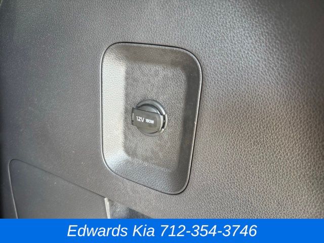 2023 Kia Carnival LX photo 11