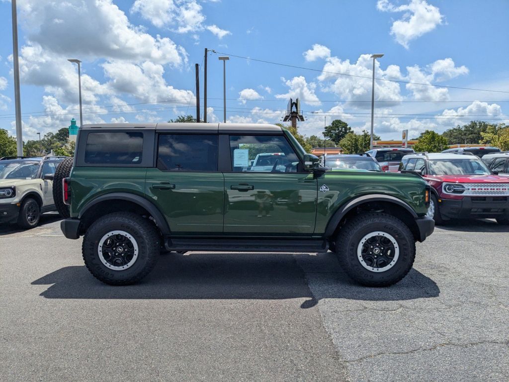 2025 Ford Bronco Outer Banks photo 2
