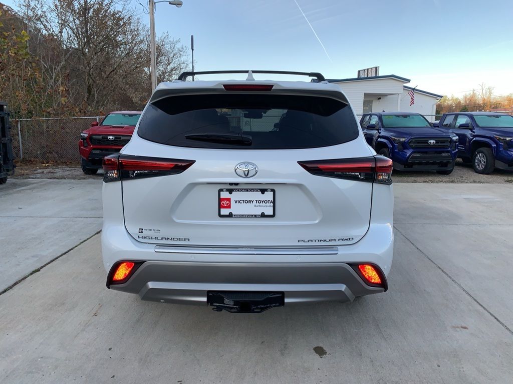 2026 Toyota Highlander XLE XSE Platinum Limited photo 4