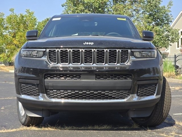 2025 Jeep Grand Cherokee Laredo X photo 2