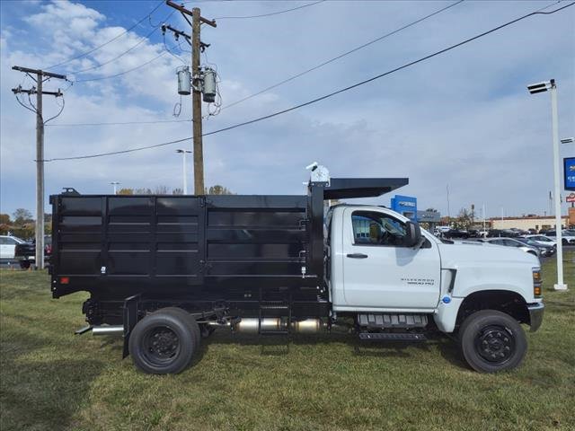 2024 Chevrolet Silverado 5500HD Work Truck photo 2
