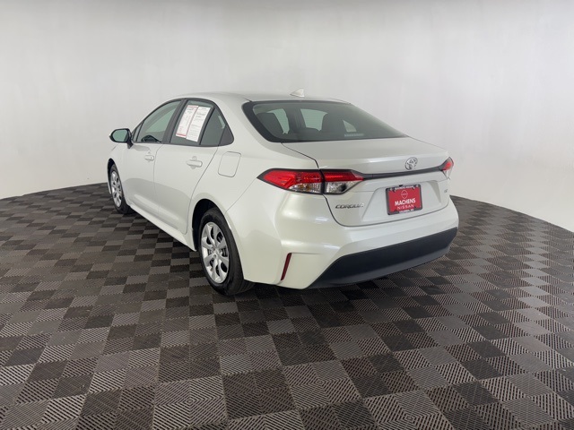 2025 Toyota Corolla LE photo 3