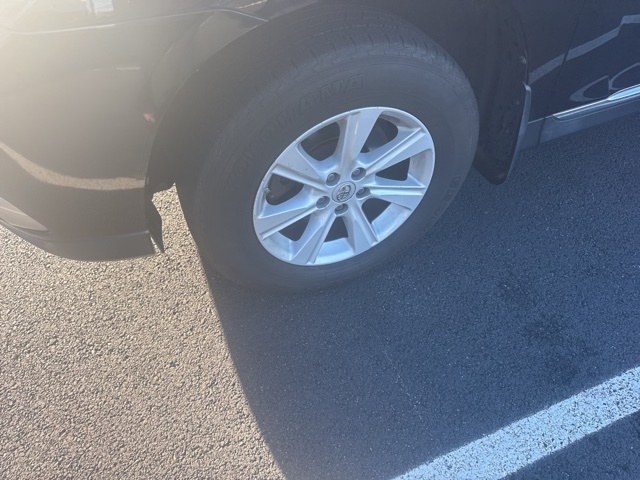 2013 Toyota Highlander Base Plus photo 2