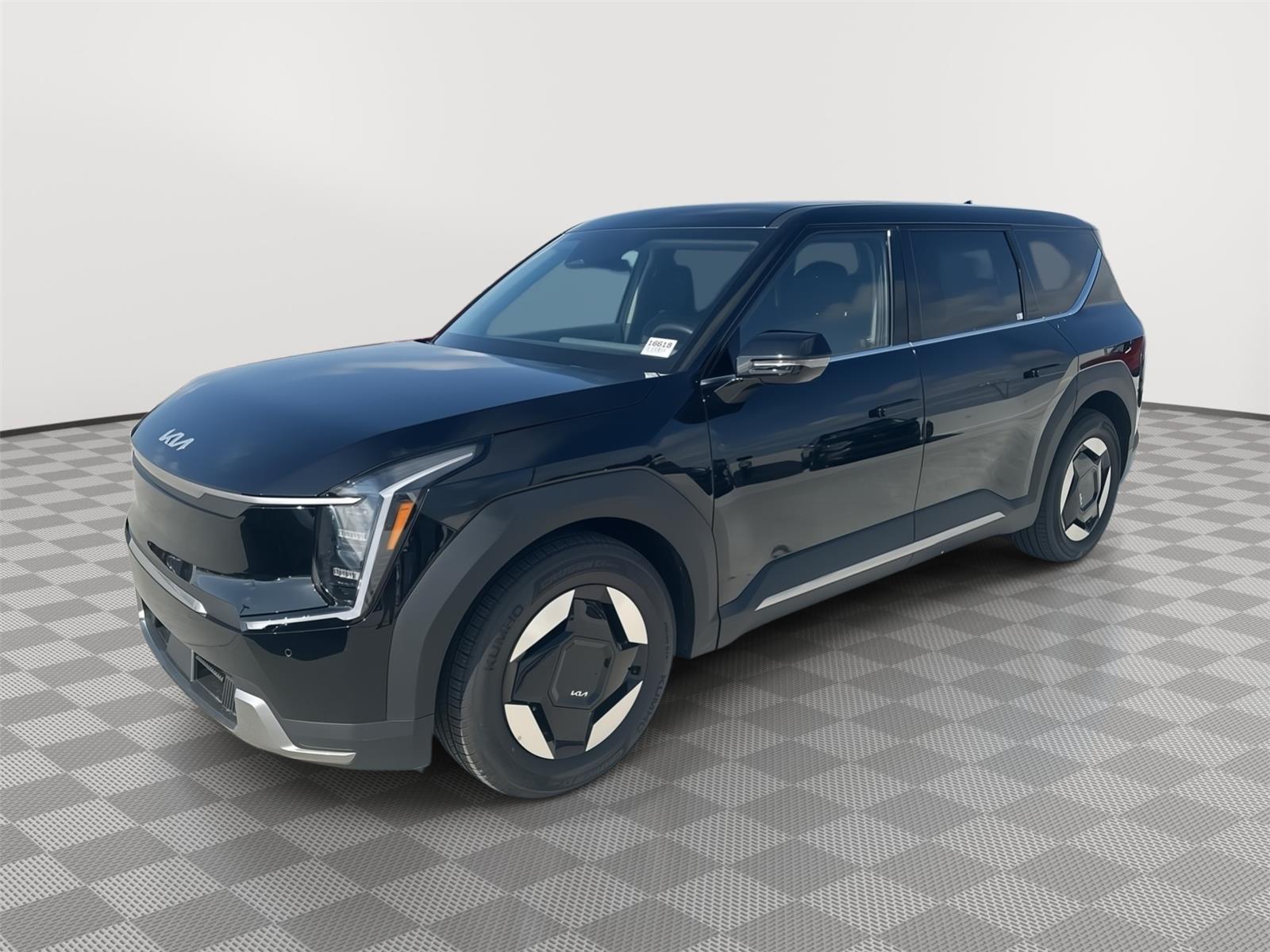 2026 Kia EV9 Light's photo