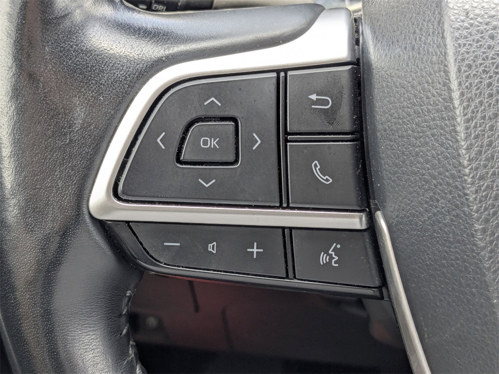 2023 Toyota Highlander LE photo 25