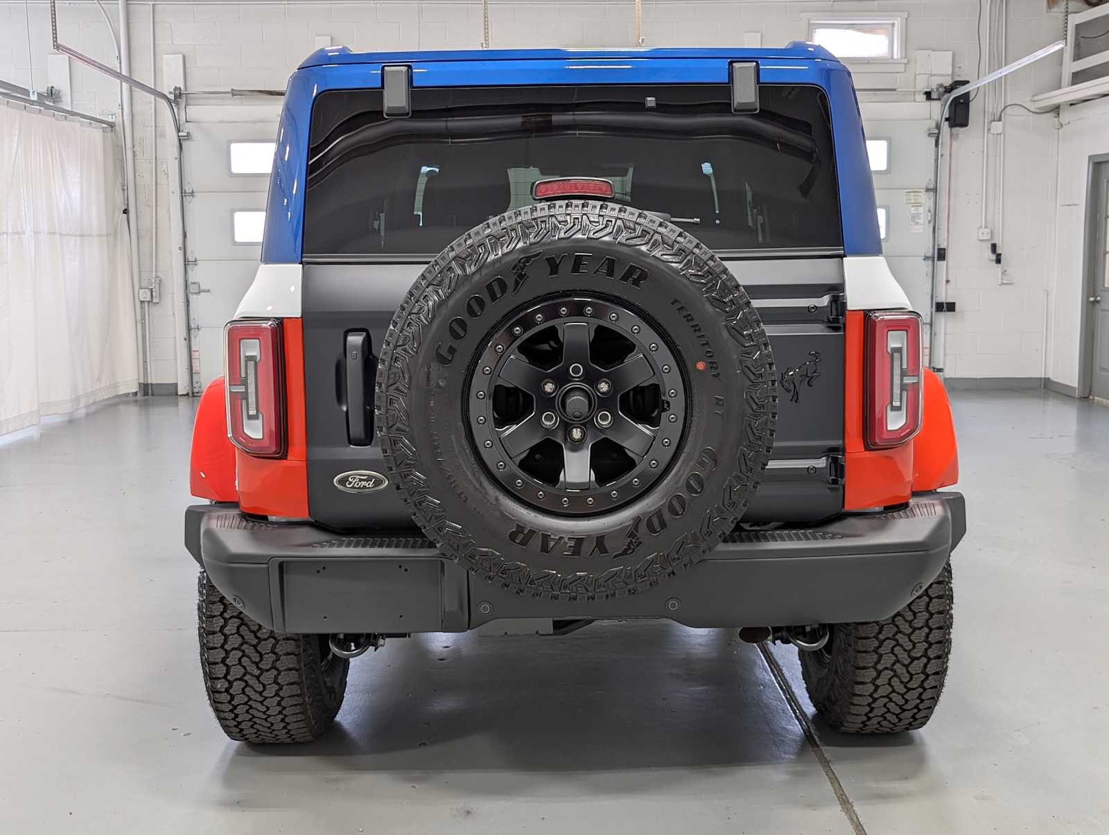 2025 Ford Bronco First Edition photo 8