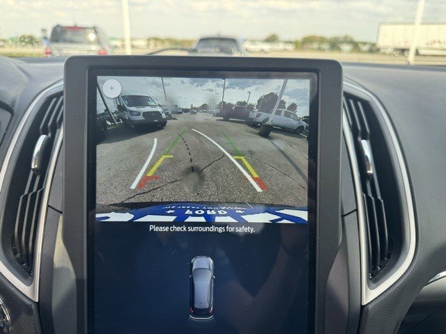 2022 Ford Edge SEL photo 18