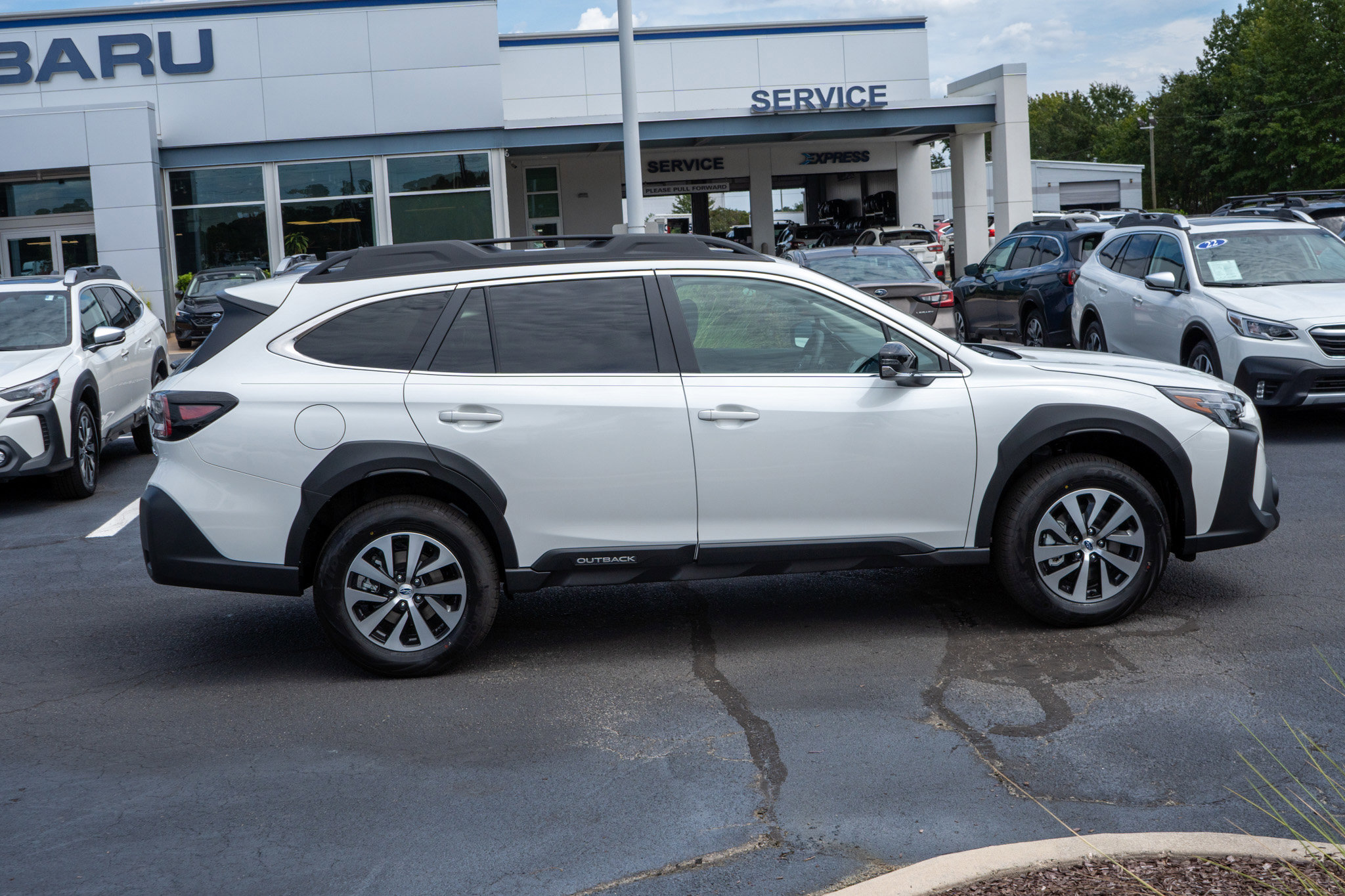 2025 Subaru Outback Premium photo 2