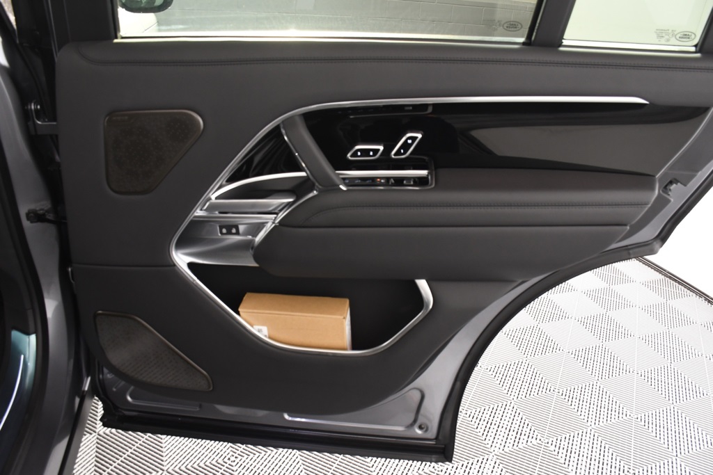 2025 Land Rover Range Rover Autobiography photo 20