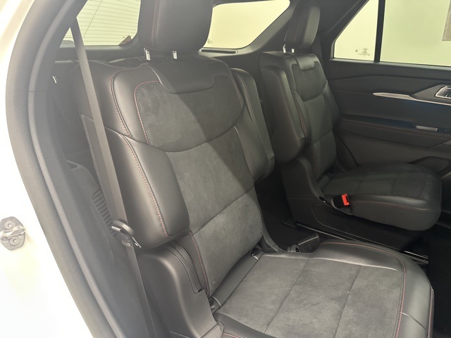 2025 Ford Explorer ST photo 25