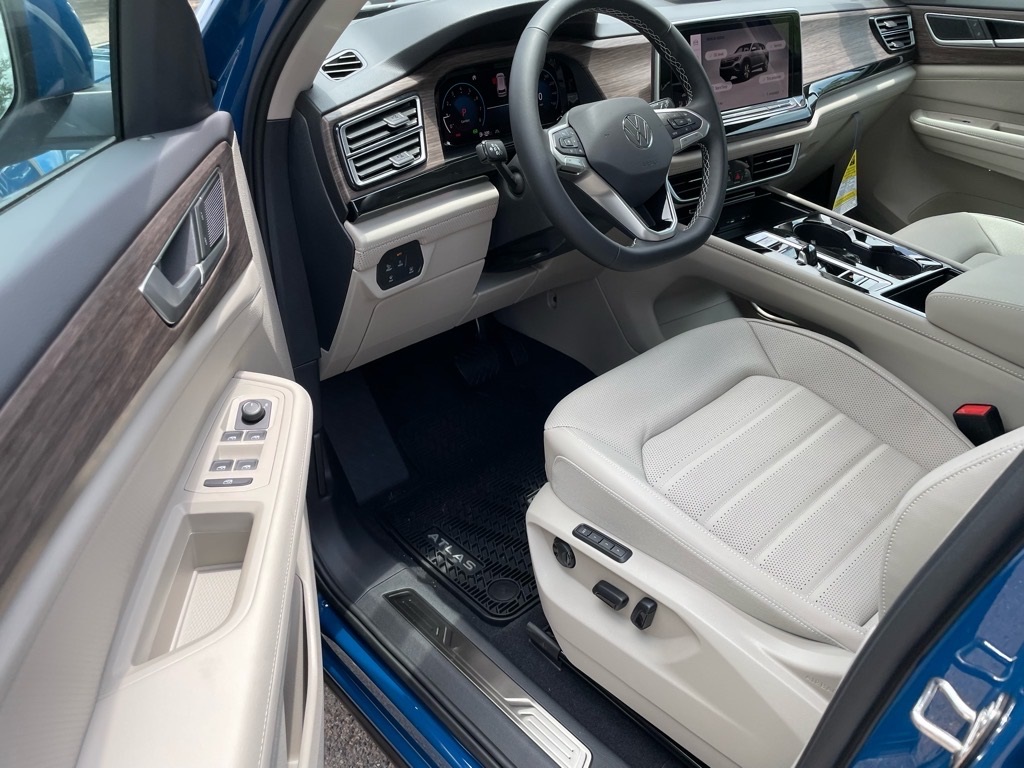 2025 Volkswagen Atlas SE photo 4