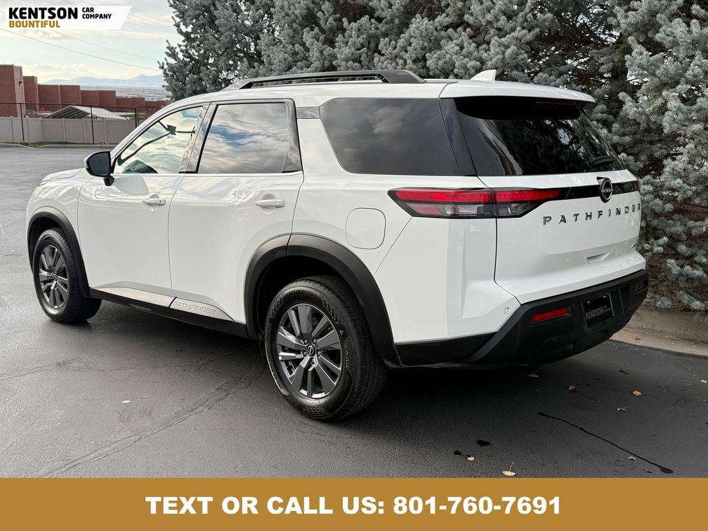 2025 Nissan Pathfinder SV photo 4