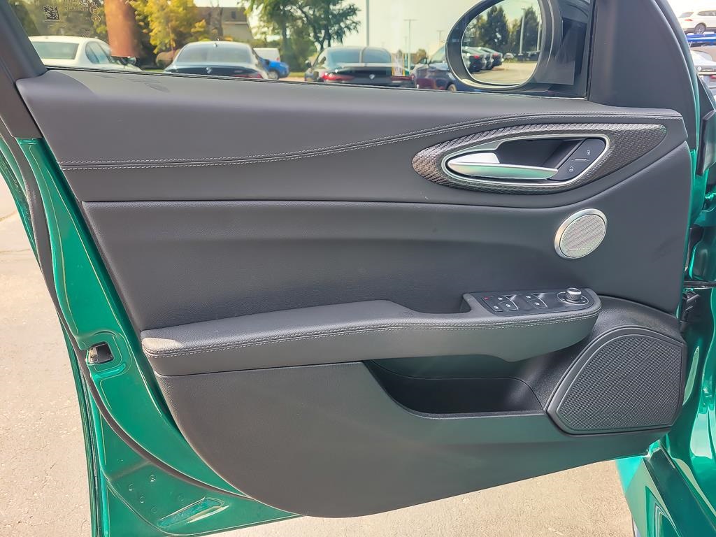 2024 Alfa Romeo Giulia Quadrifoglio photo 16