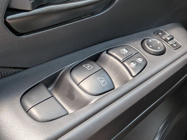 2025 Nissan Kicks Play S photo 19