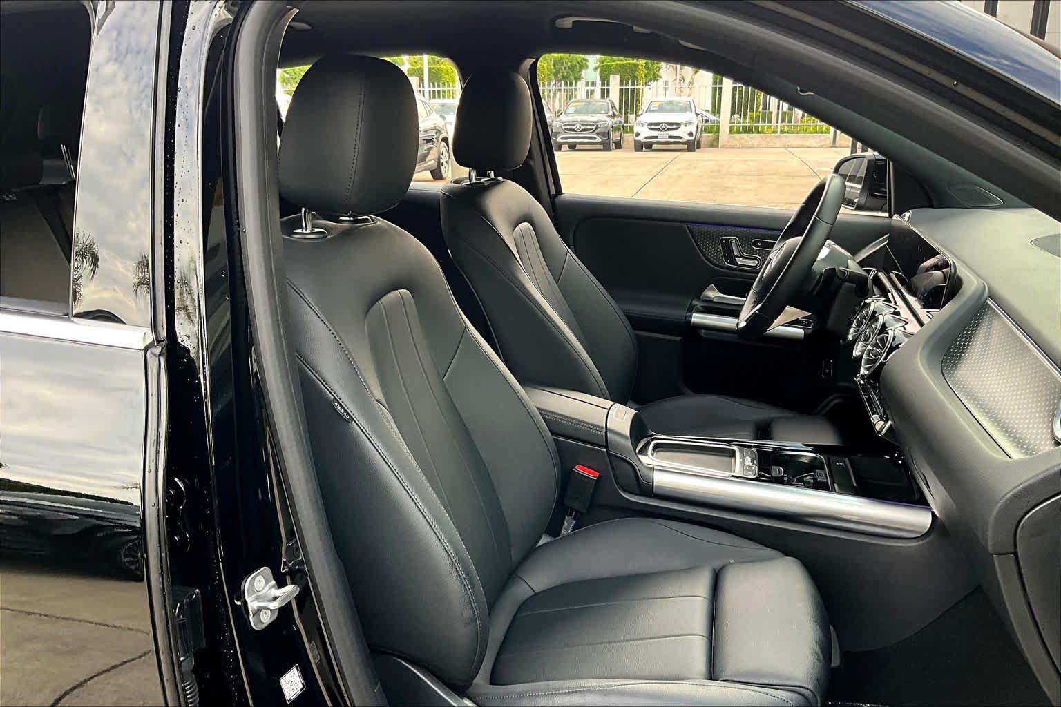 2025 Mercedes Benz GLA 250 photo 4