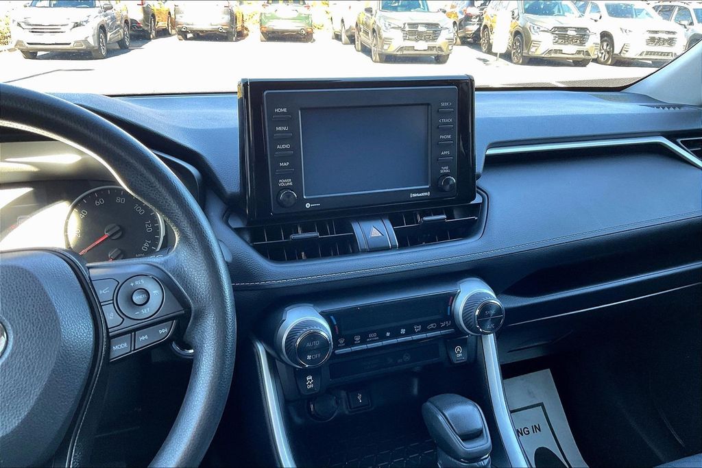 2021 Toyota RAV4 XLE photo 4