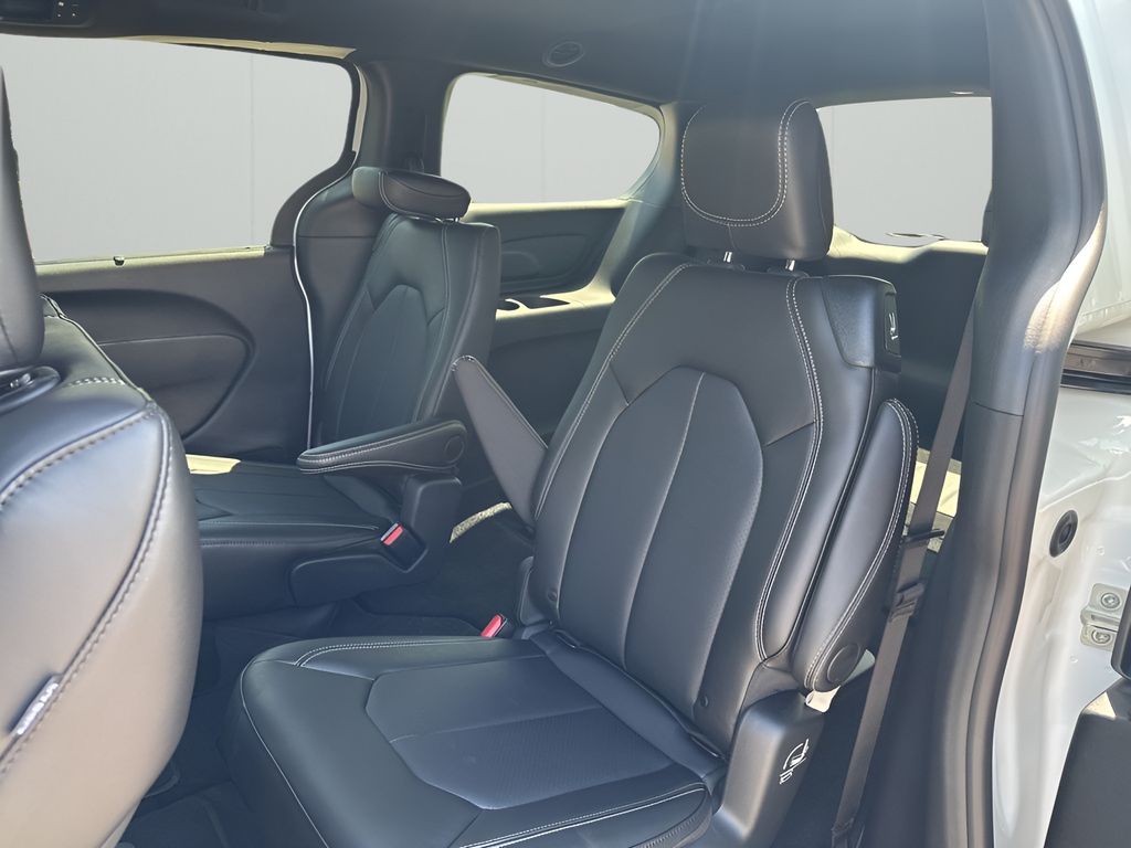 2026 Chrysler Voyager LX photo 17