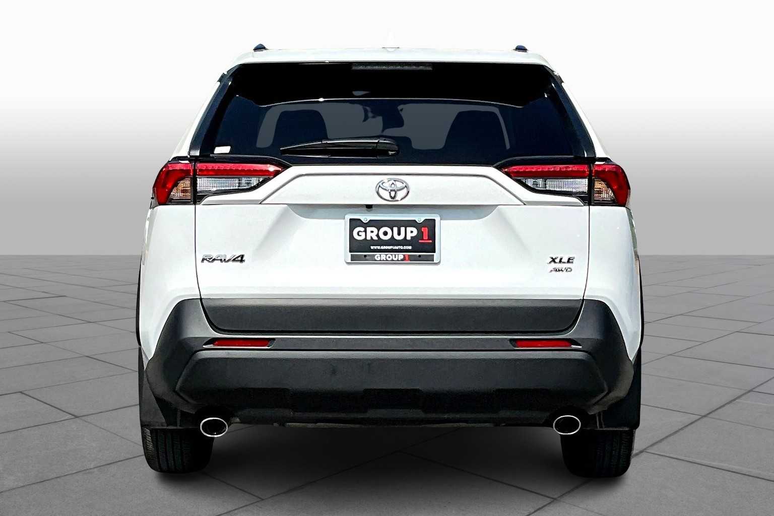 2025 Toyota RAV4 XLE photo 4
