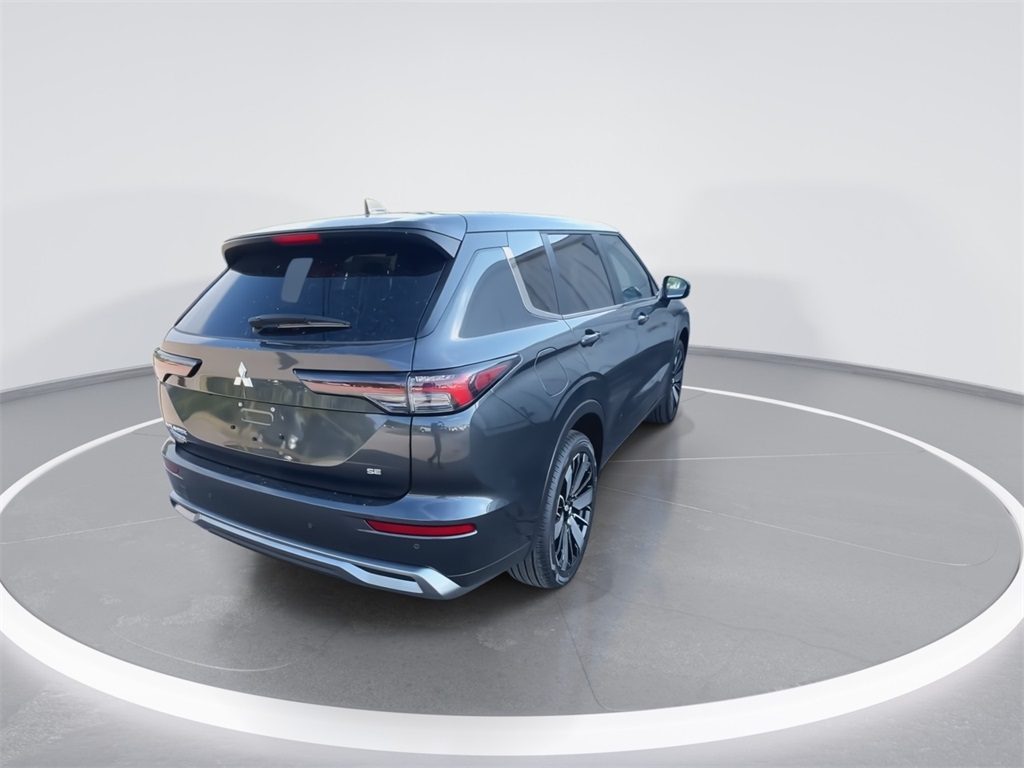 2025 Mitsubishi Outlander SE photo 8