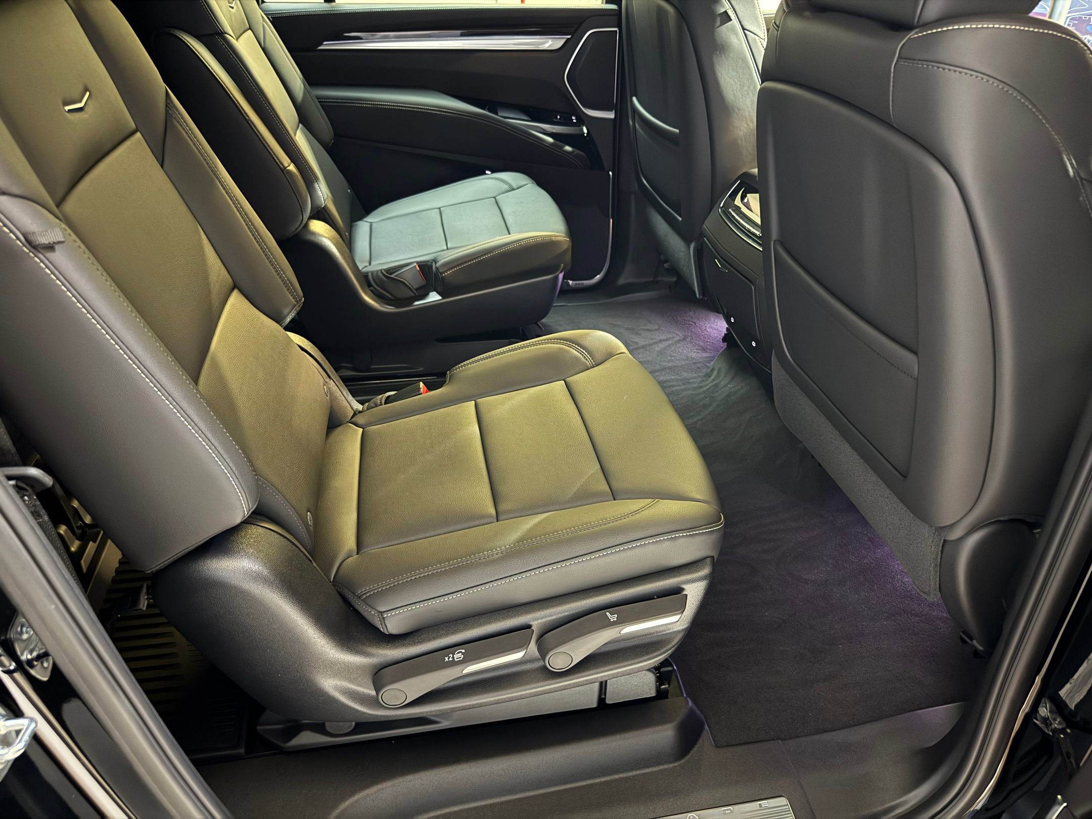 2025 Cadillac Escalade ESV Luxury photo 47