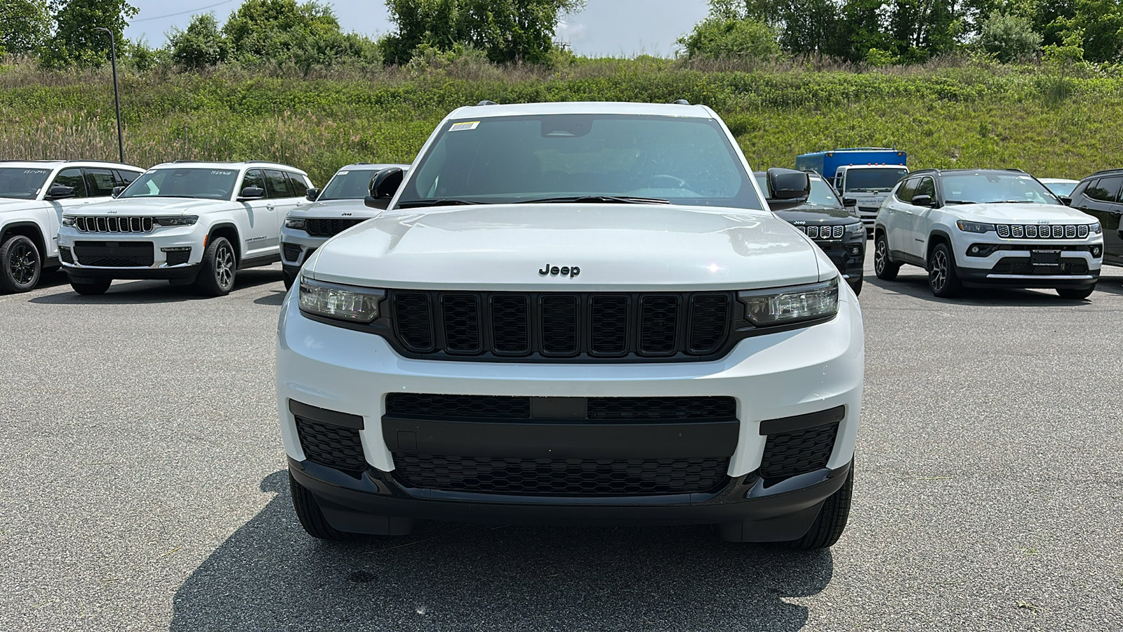 2025 Jeep Grand Cherokee Altitude X photo 3