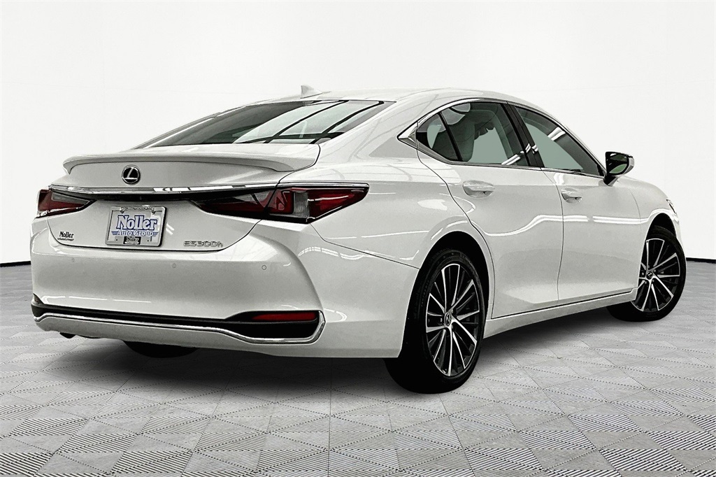 Used 2024 Lexus ES Hybrid 300h with VIN 58ADA1C19RU040709 for sale in Kansas City