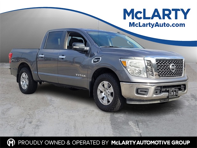 2017 Nissan Titan SV's photo