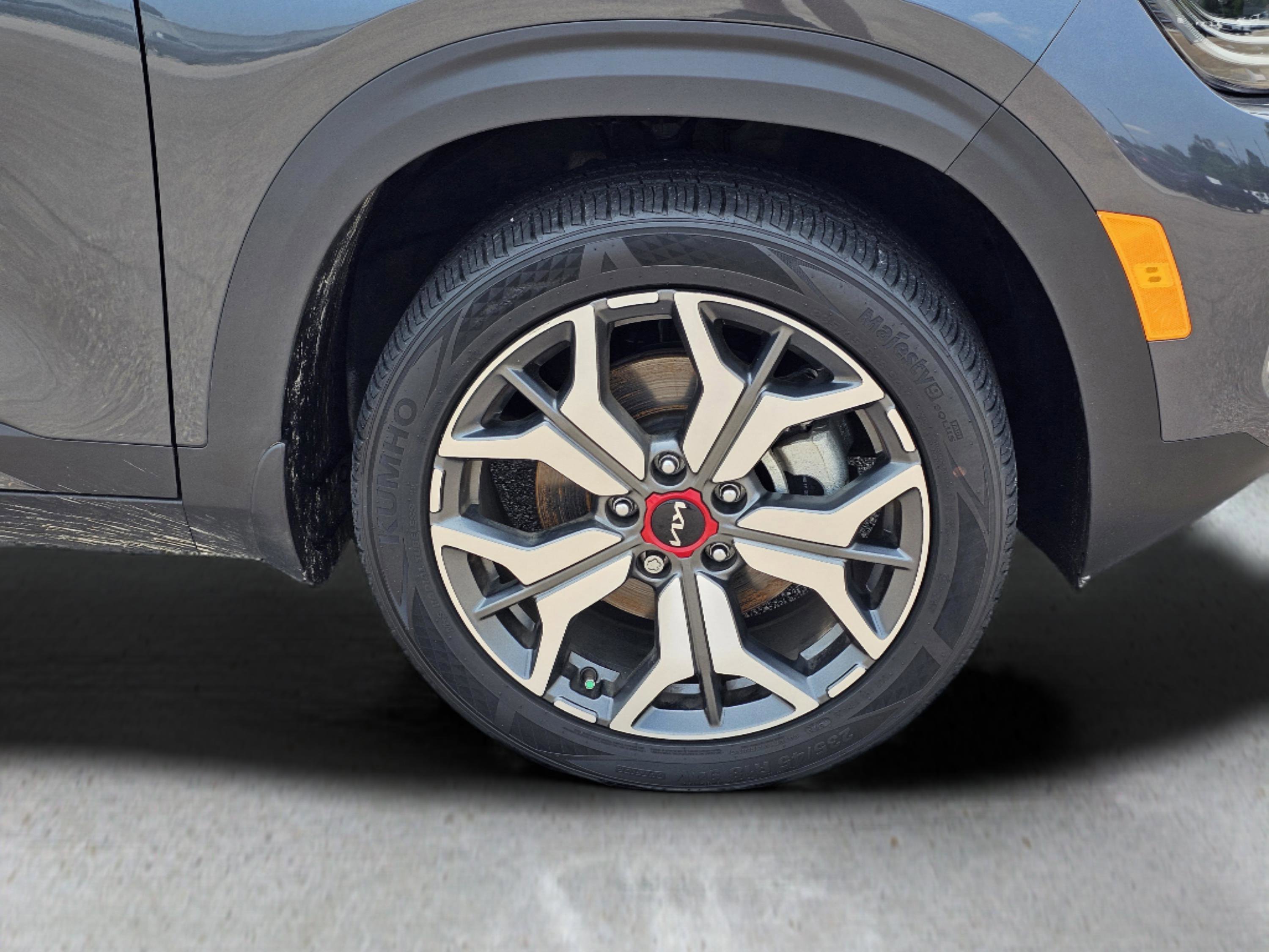 2023 Kia Seltos SX photo 3