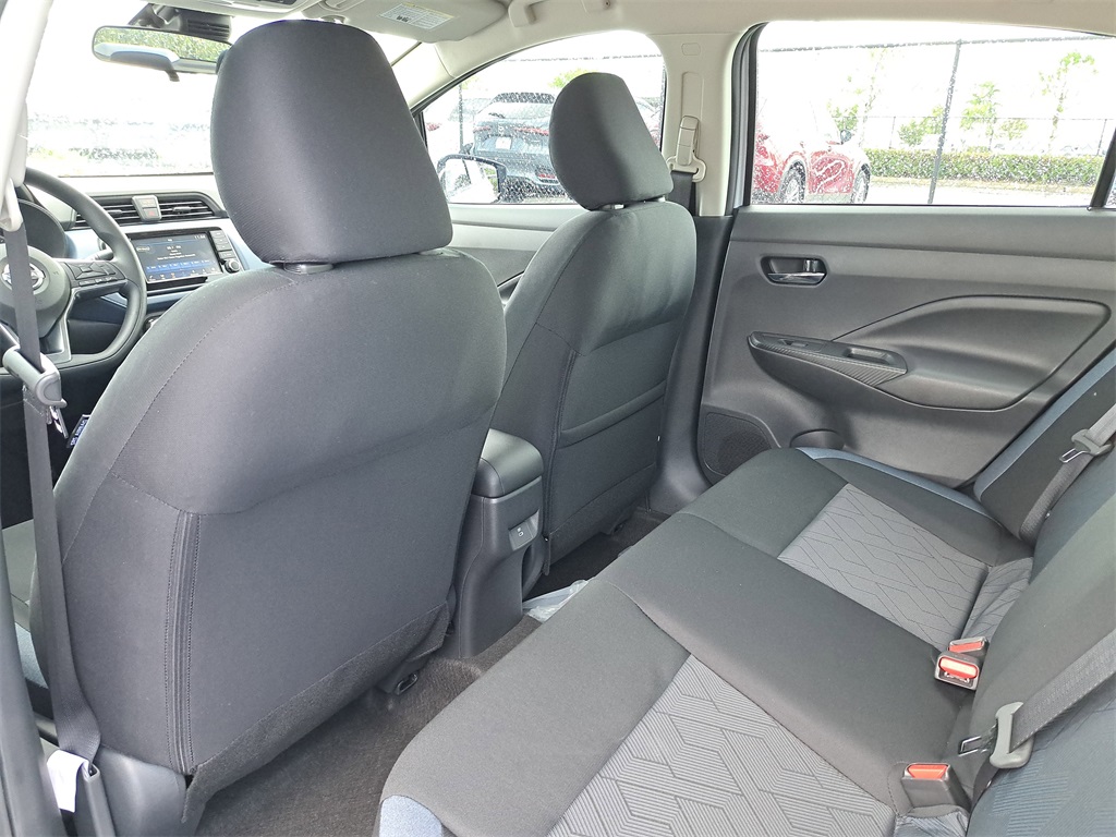 2025 Nissan Versa 1.6 SV photo 10