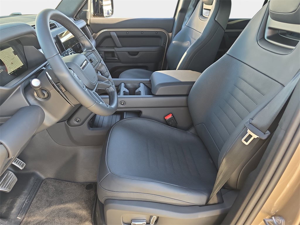 2025 Land Rover Defender 110 V8 photo 14