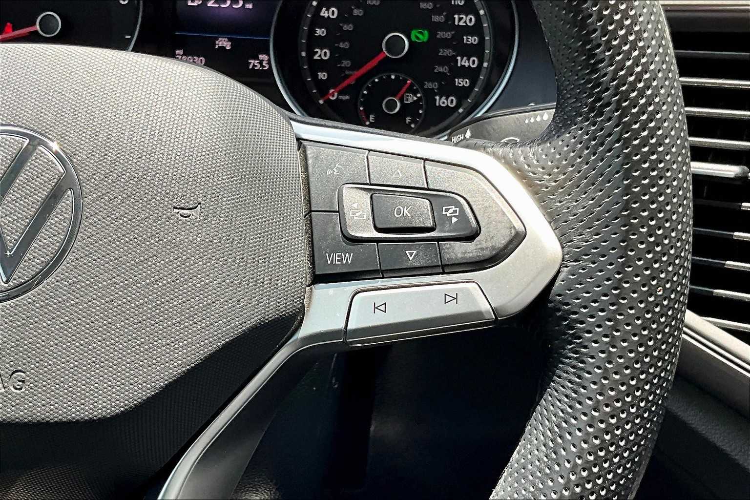 2021 Volkswagen Atlas SE Technology R-Line photo 23