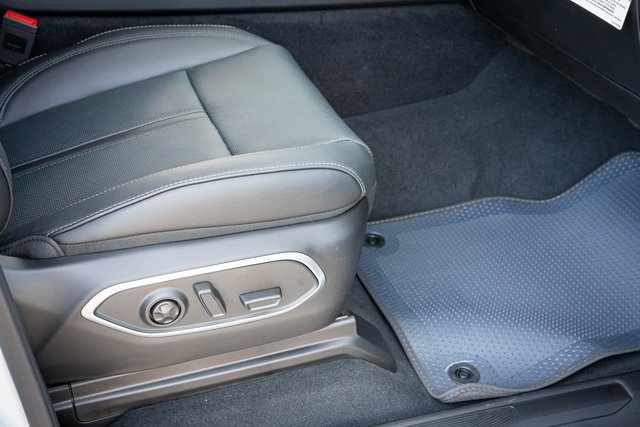 2025 Jeep Wagoneer Base photo 32