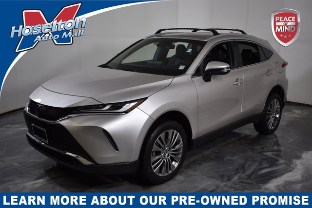 2022 Toyota Venza XLE's photo