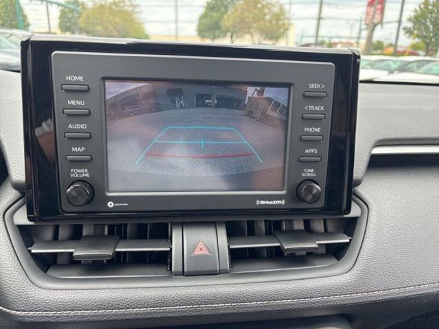 2022 Toyota RAV4 Hybrid XLE photo 13