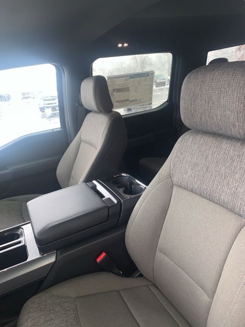 2025 Ford F-150 XLT photo 5