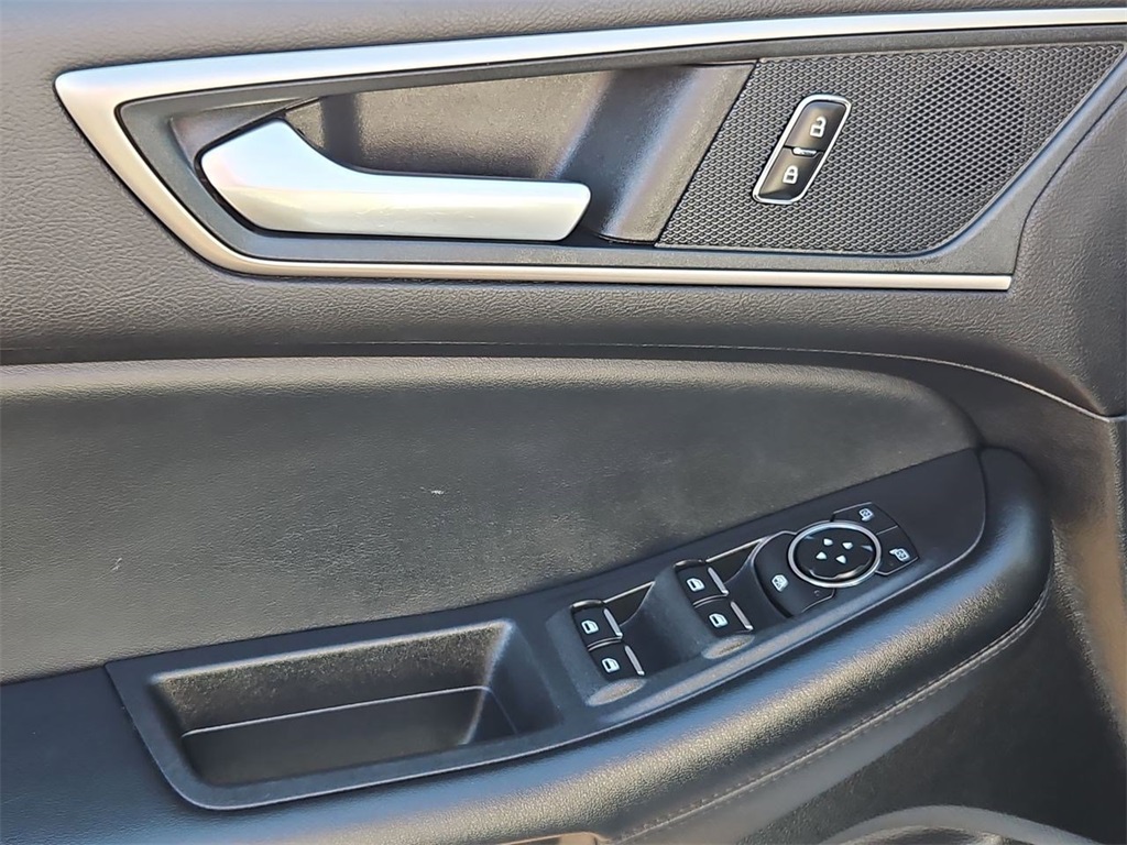 2024 Ford Edge SEL photo 9