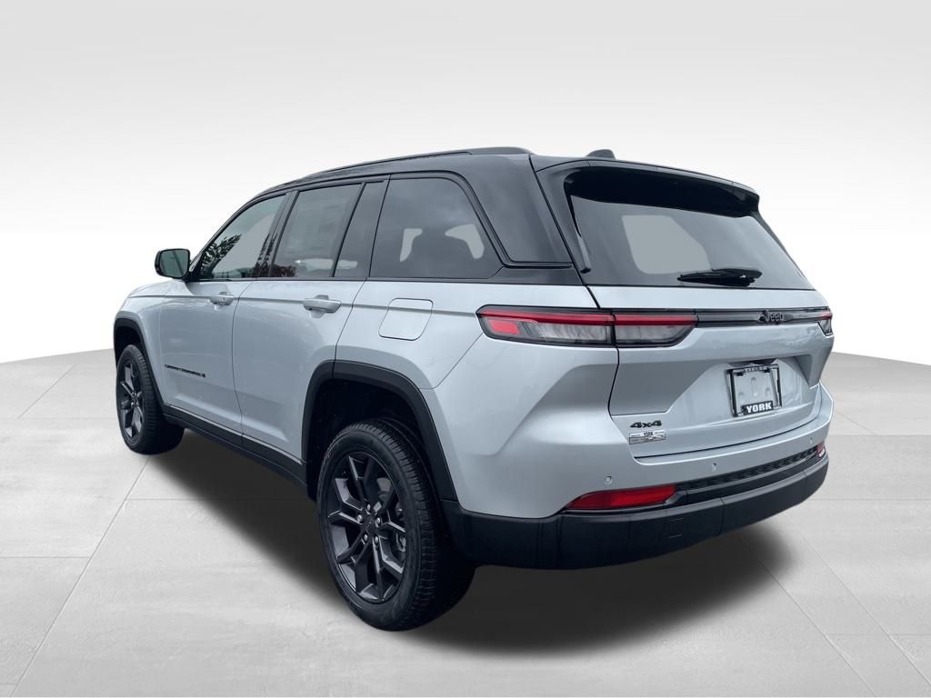 2025 Jeep Grand Cherokee Limited photo 2