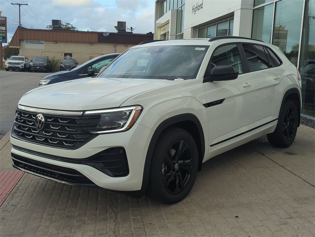 2026 Volkswagen Atlas Cross Sport SEL R-Line photo 2
