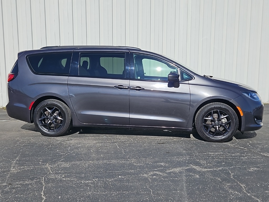 Used 2020 Chrysler Pacifica Touring L with VIN 2C4RC1BGXLR164803 for sale in Kansas City