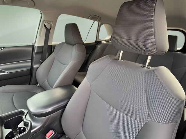 2020 Toyota RAV4 LE photo 5