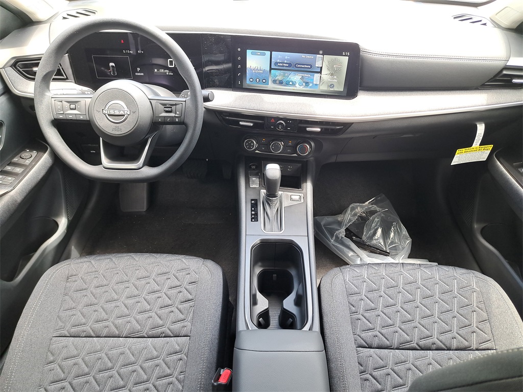 2025 Nissan Kicks SV photo 13