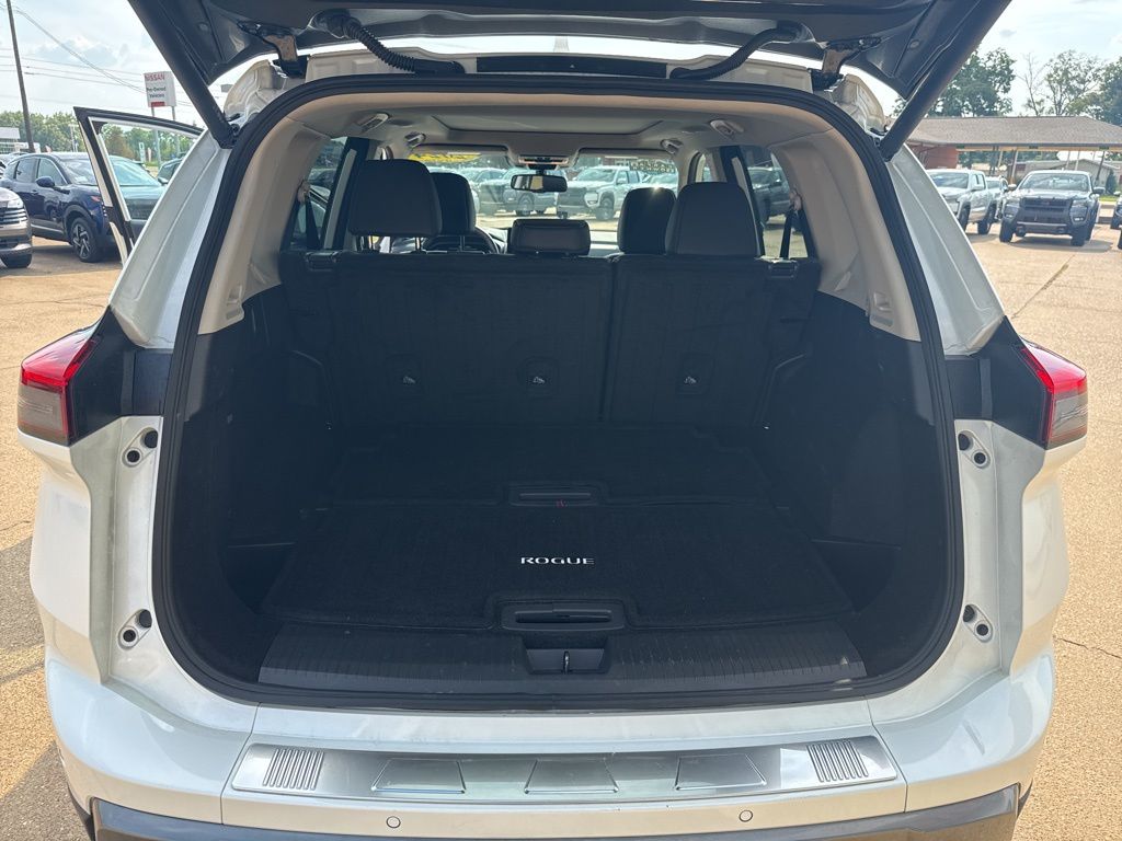 2024 Nissan Rogue SL photo 8