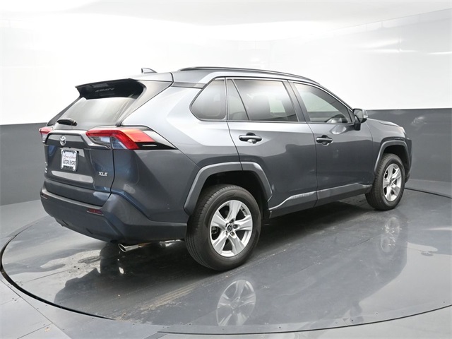 2021 Toyota RAV4 XLE photo 4