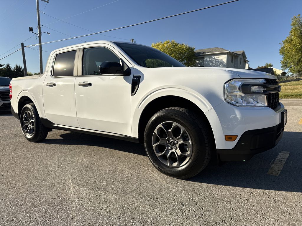 2024 Ford Maverick XLT photo 2