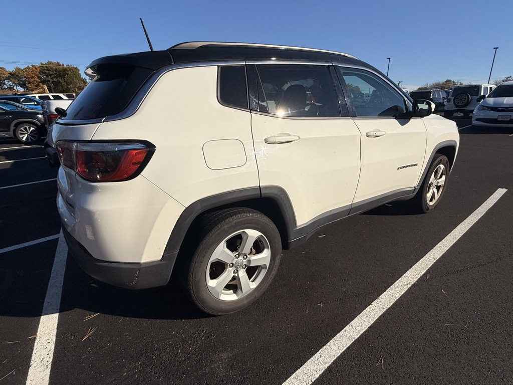 2018 Jeep Compass Latitude photo 2