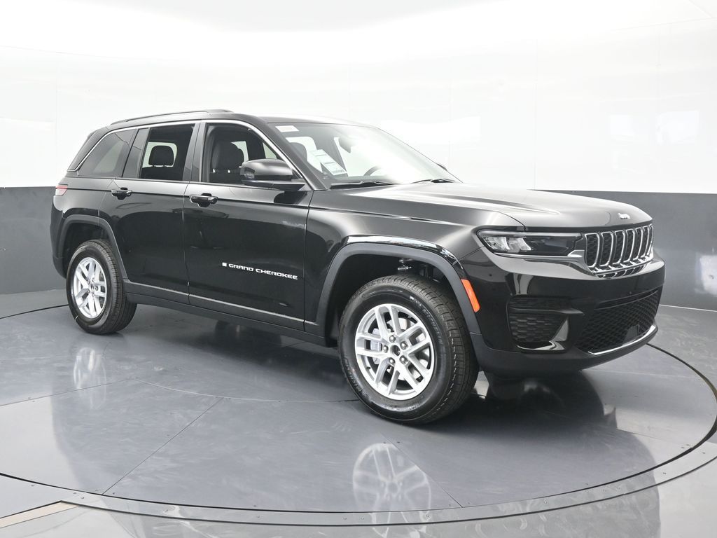 2025 Jeep Grand Cherokee Laredo X photo 4