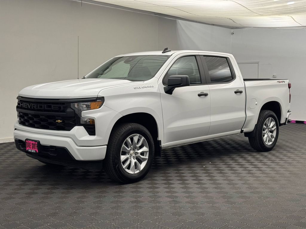 2024 Chevrolet Silverado 1500 Custom photo 2