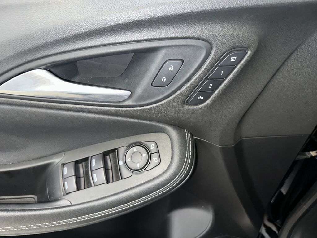 2021 Buick Encore GX Essence Sport photo 6