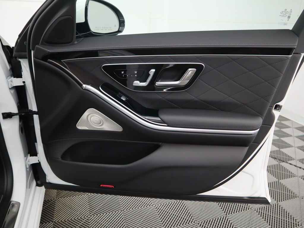 2025 Mercedes Benz S 580 4MATIC photo 26